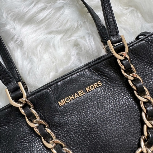 Michael Kors Pebbled Leather Gold Chain Shoulder Bag - Picture 2 of 6